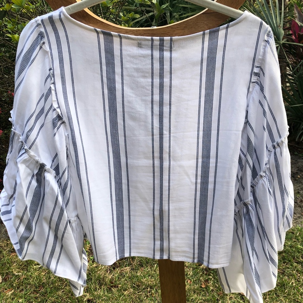 NWT Romeo + Juliet couture size M crop top